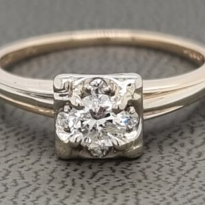 טבעת יהלומים, זהב 14k, במשקל 2.6 גרם, משובצת יהלומים