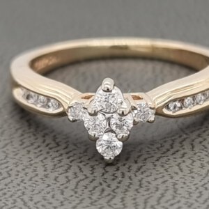 טבעת יהלומים, זהב 14k, במשקל 4.2 גרם, משובצת יהלומים